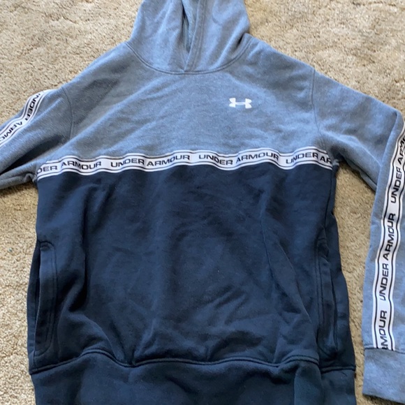 Boys Under Armour hoodie YXL - Picture 2 of 4